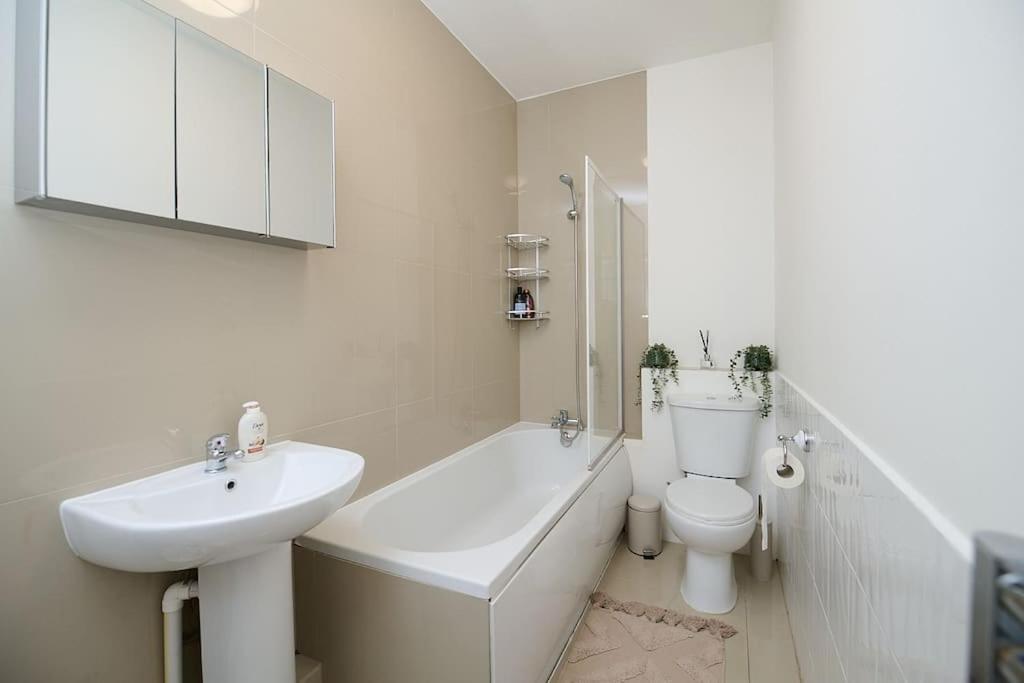 Fabulous 3 Bed Nw London Apartment With Private Garden Buitenkant foto